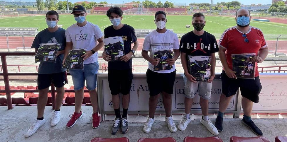 Dieci nuovi fischietti per la sezione Aia di Pontedera Tutti giovanissimi