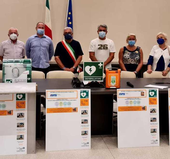 Avis dona quattro defibrillatori in memoria del volontario 