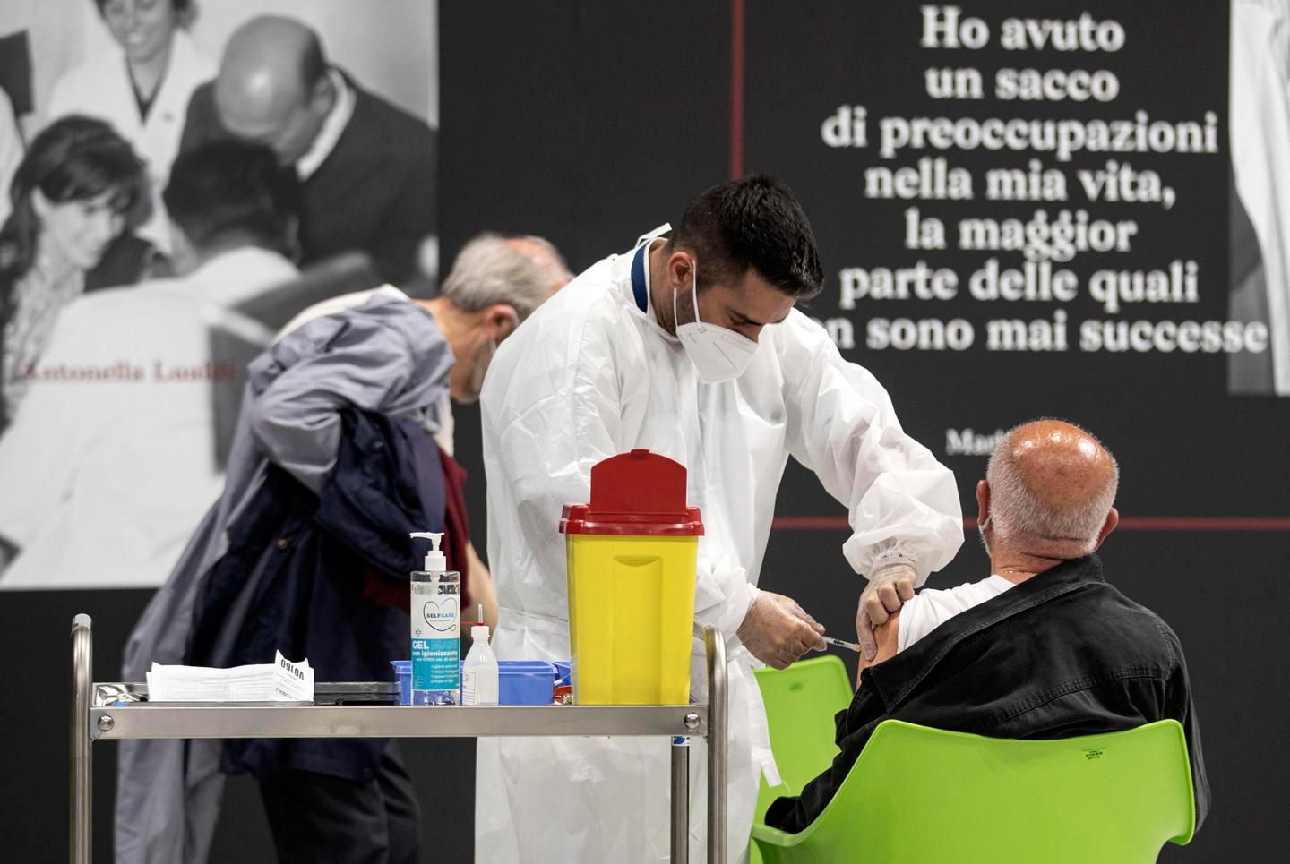 Gli over 12 snobbano la piattaforma dei vaccini 