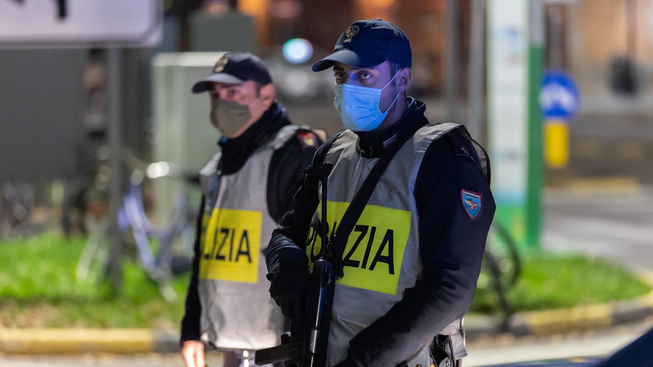 Ferrara, strappa la catenina d’oro e poi picchia il derubato: incastrato dalla polizia