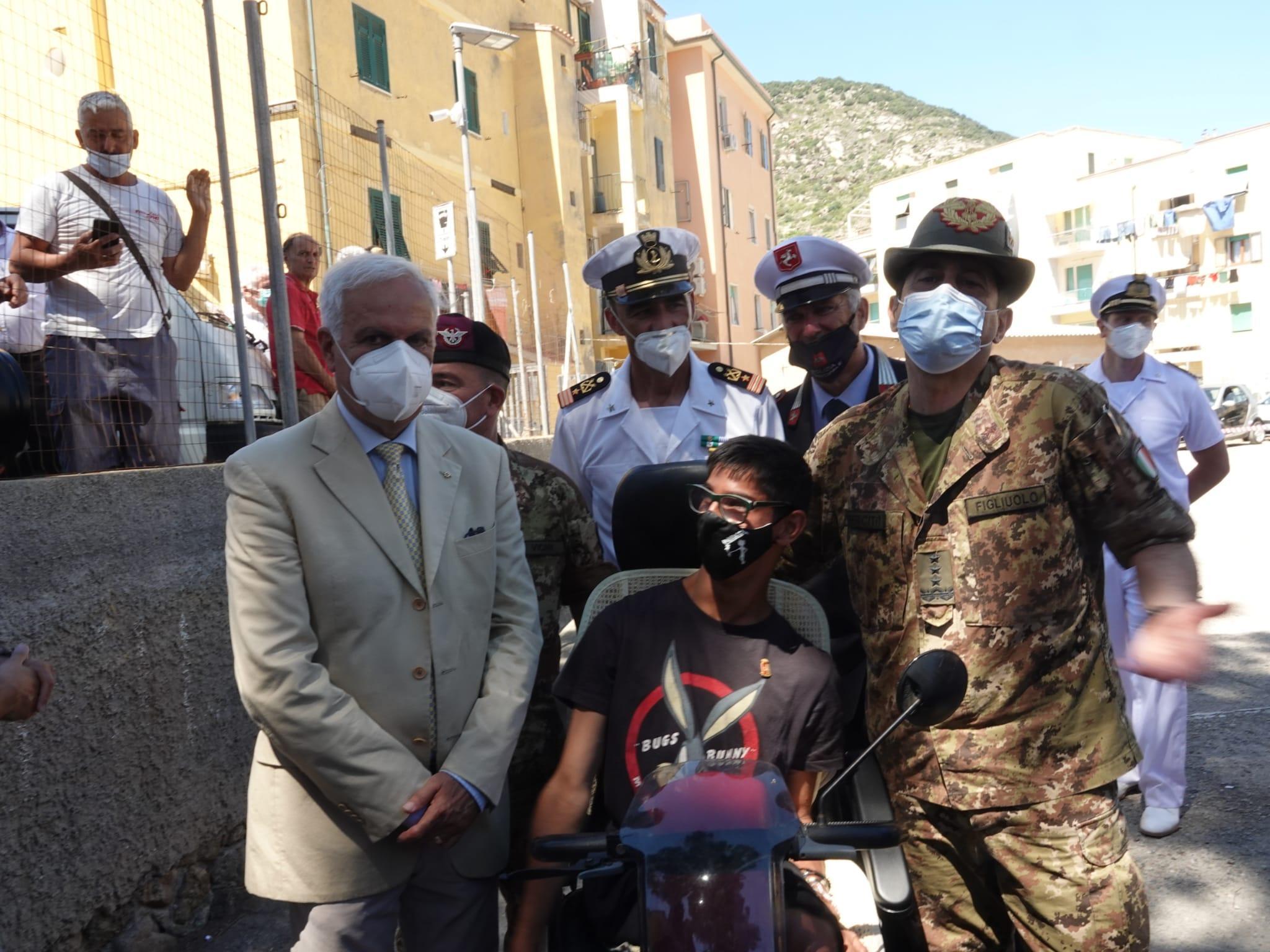 Il generale Francesco Figliuolo all'isola del Giglio (foto: Enzo Russo)