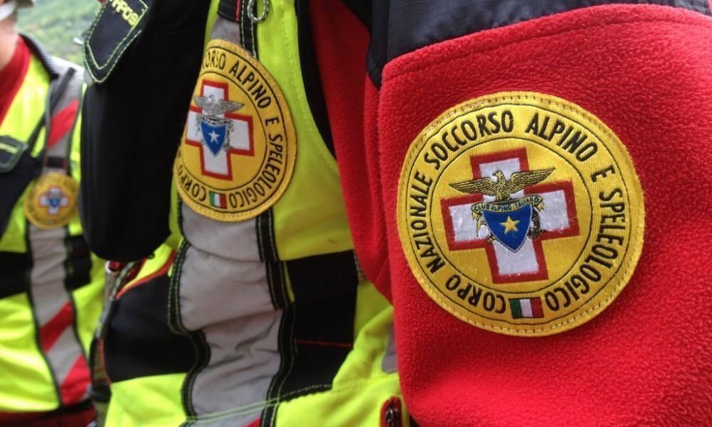Escursionista precipita per trenta metri e raggiunge il rifugio a piedi