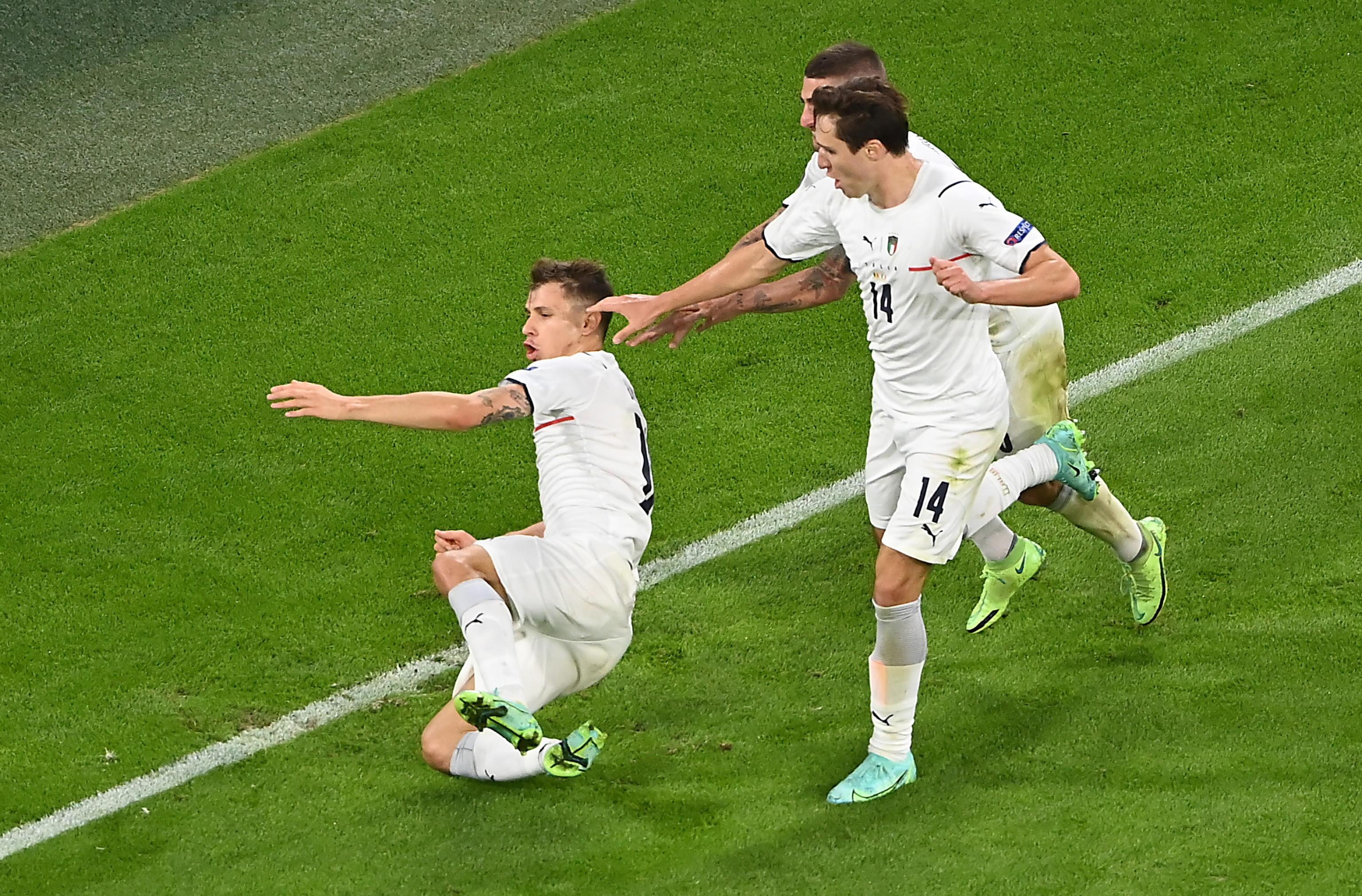 L'esultanza di Barella dopo la rete  azzurra dell'1-0