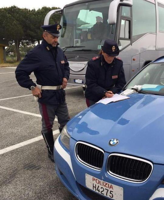 Guidava telefonando Arrestato un latitante