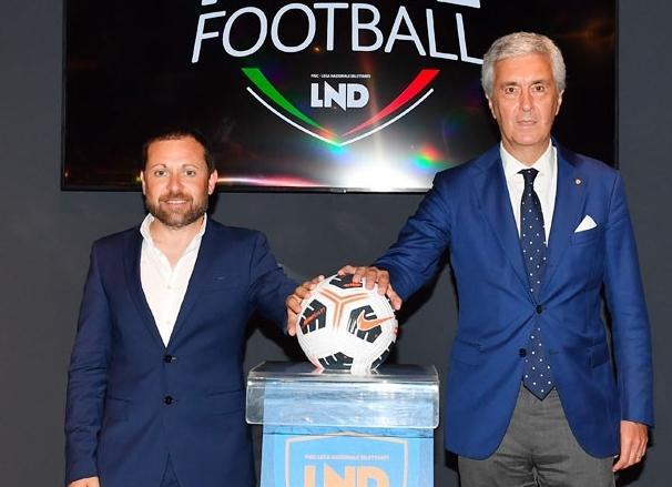 Il pallone della D griffato Nike un’insidia in più per i portieri