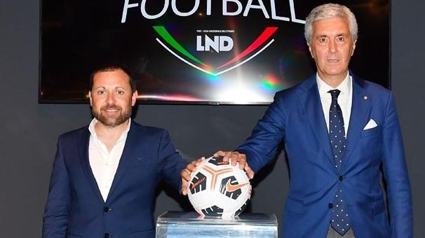 Il pallone della D griffato Nike un’insidia in più per i portieri