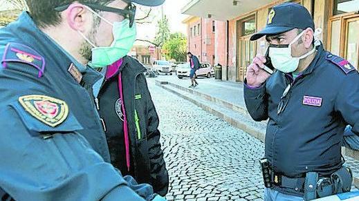 La massacra con pugni e poi le chiede scusa Interviene la Polizia