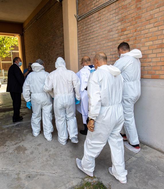 Bimbo morto in casa Domani i funerali Attesa per le perizie