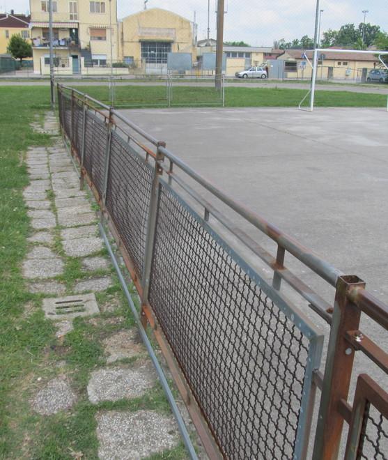 Recinzione pericolosa «Subito la rimozione»