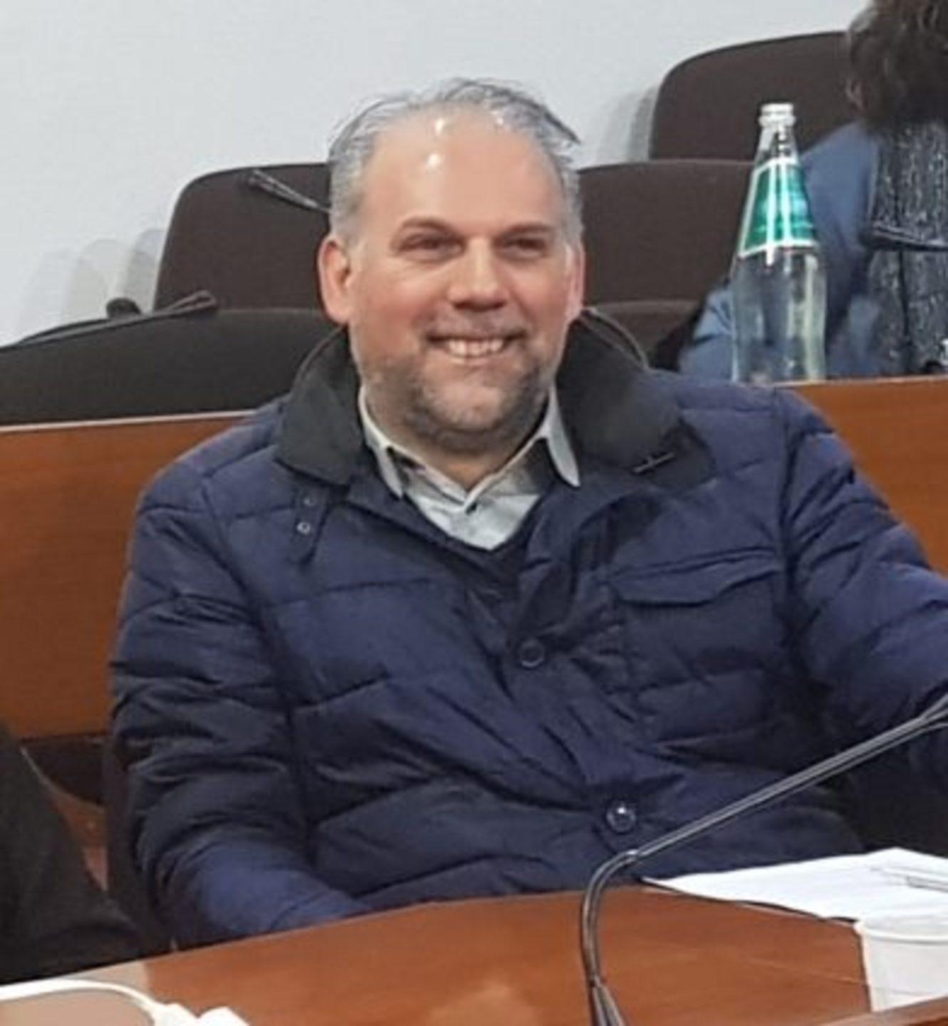 Disputa per la mascherina male indossata, espulso dall’aula il consigliere Danilo Atzeni