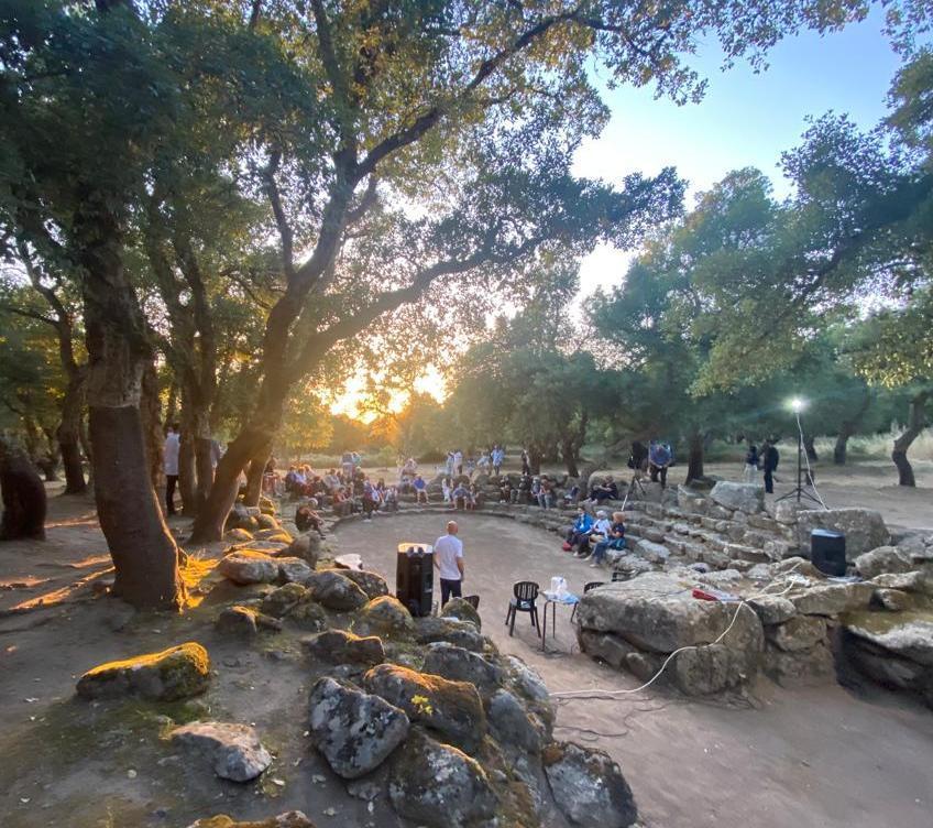 Viaggio a Su Romanzesu, villaggio santuario incastonato nei graniti 