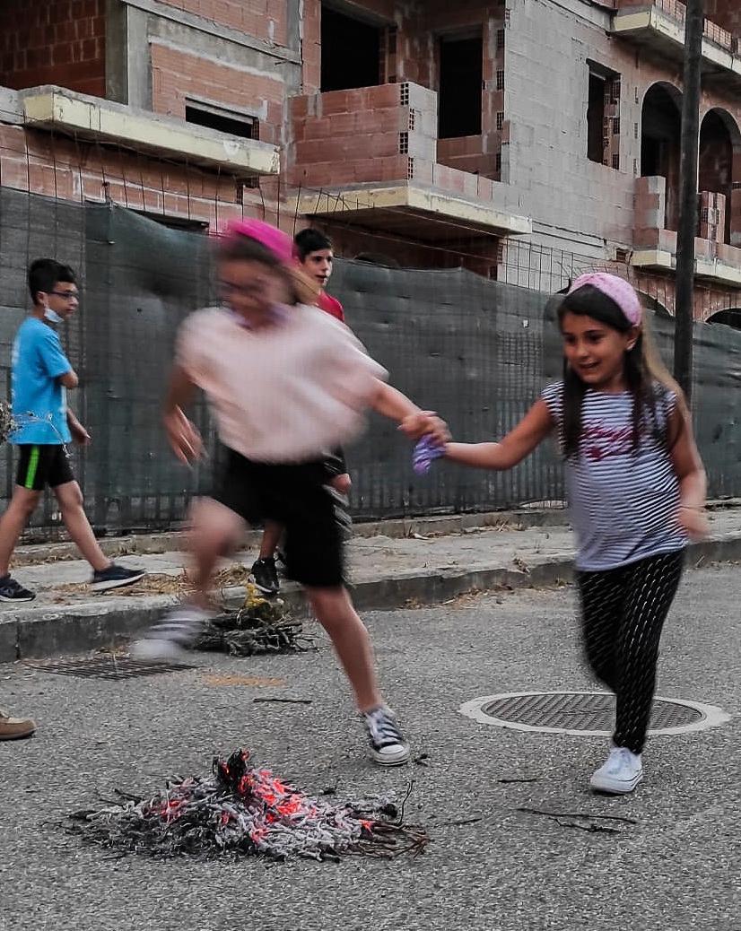 I riti di Santu Jubanne rivivono con i fuochi e la “comparia” 