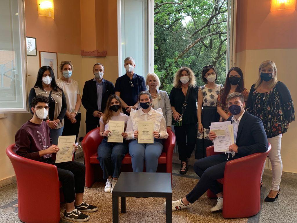Gli studenti eccellenti del Martini selezionati dal Rotary nell’ambito del premio “Serietà e impegno” in compagnia dei loro docenti