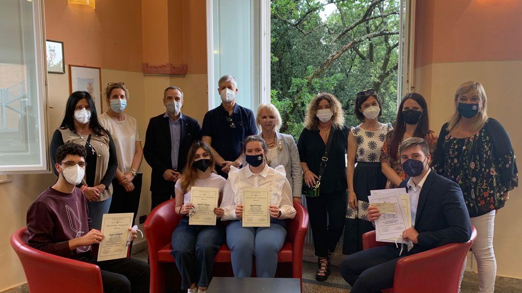 Gli studenti eccellenti del Martini selezionati dal Rotary nell’ambito del premio “Serietà e impegno” in compagnia dei loro docenti