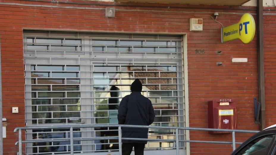 Poste, a luglio aumentano le chiusure. «Tra ferie e turisti così non va bene»