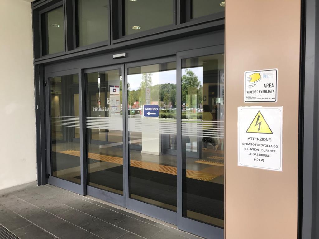 L'ingresso dell'ospedale San Luca