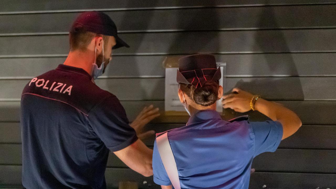 Assembramenti, minacce, degrado: chiuso un altro bar a Ferrara