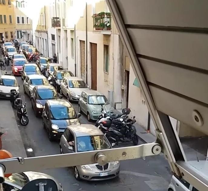 Traffico paralizzato al debutto di Straborgo e il Comune di Livorno rivede i divieti: ecco come 