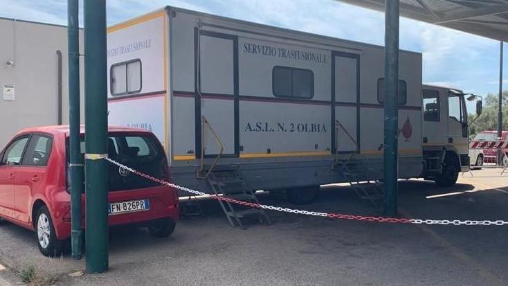 Olbia, l'Avis accusa: «L’autoemoteca è ferma in garage»