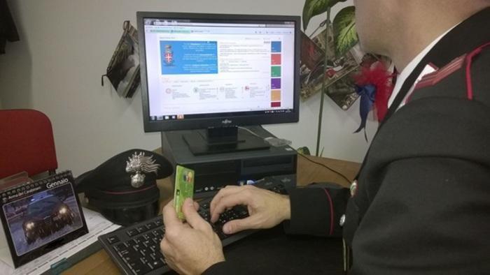 Promette una polizza vantaggiosa ma è una truffa