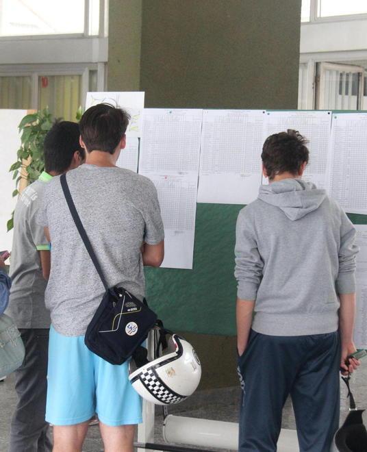 Alle superiori di Pontedera "giudizi sospesi" per 1 studente su 3