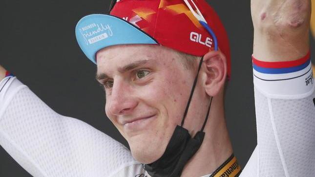 Mohoric, attacco micidiale. Van der Poel consolida la maglia