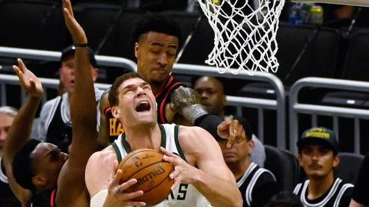 I Bucks battono gli Hawks e sognano la finale coi Suns