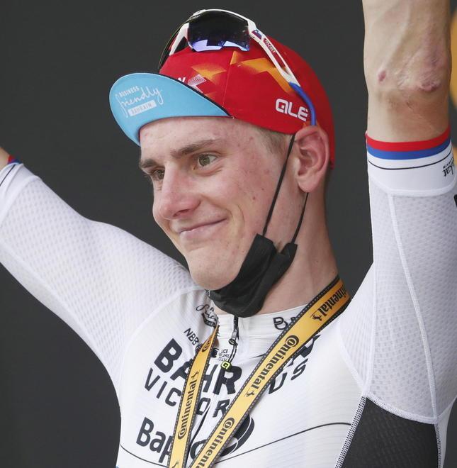 Mohoric, attacco micidiale. Van der Poel consolida la maglia