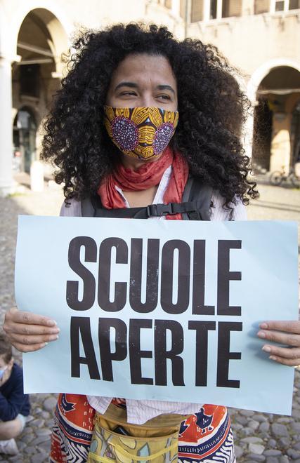 Modena. Lezioni in presenza per i vaccinati Stop dei sindacati: «Un fallimento» 