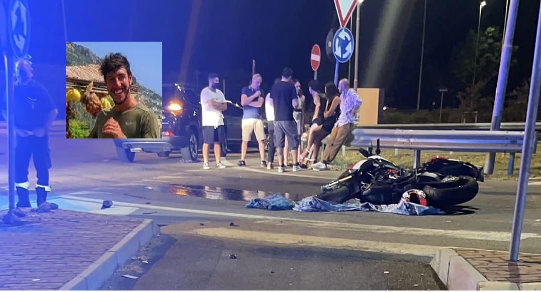 Schianto contro un’auto ad Appalto. Sbalzato dalla sella, perde la vita un 28enne  