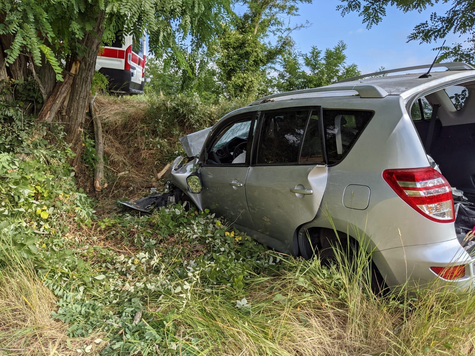 Noto medico muore nell'auto fuoristrada