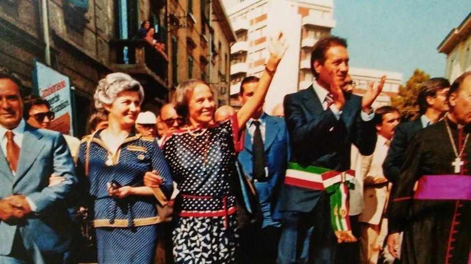 Enzo Polidori con Nilde Iotti nel 1979 durante la visita in città della presidente della Camera (foto Domenico Finno)