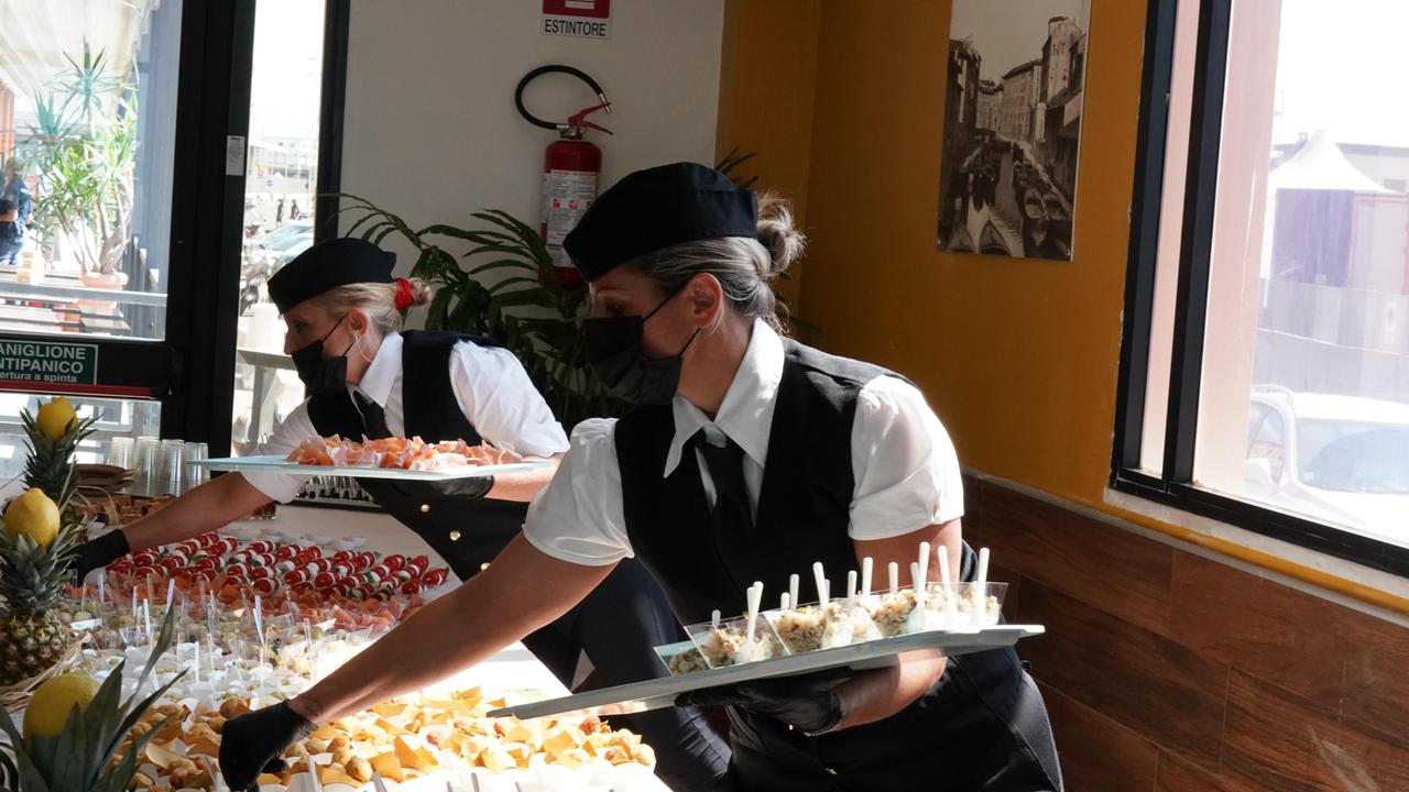 La stazione marittima prova a ripartire: riaprono bar, self service e ristorante