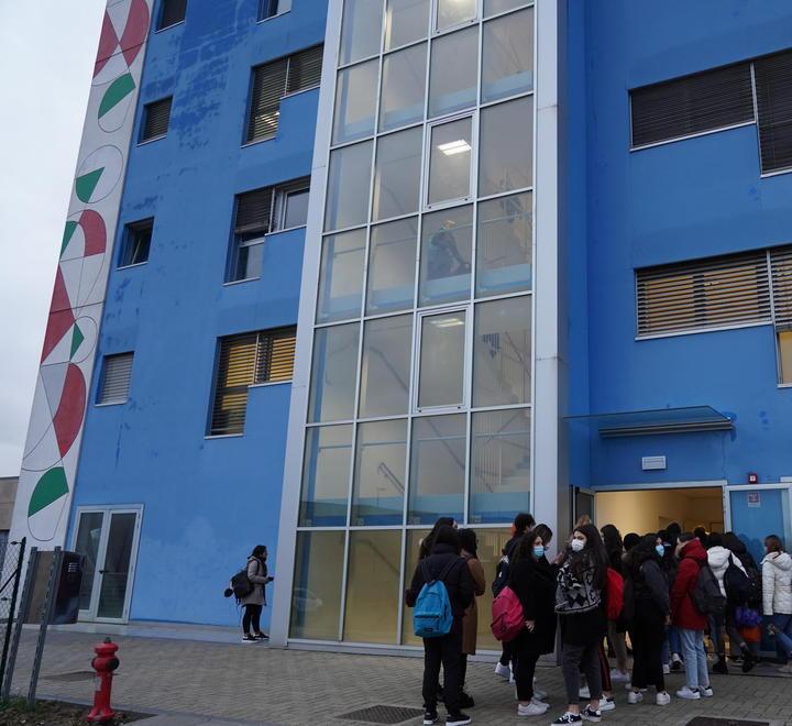 Mancano 20 aule per le scuole superiori, iscrizione in sospeso per altri 62 studenti 