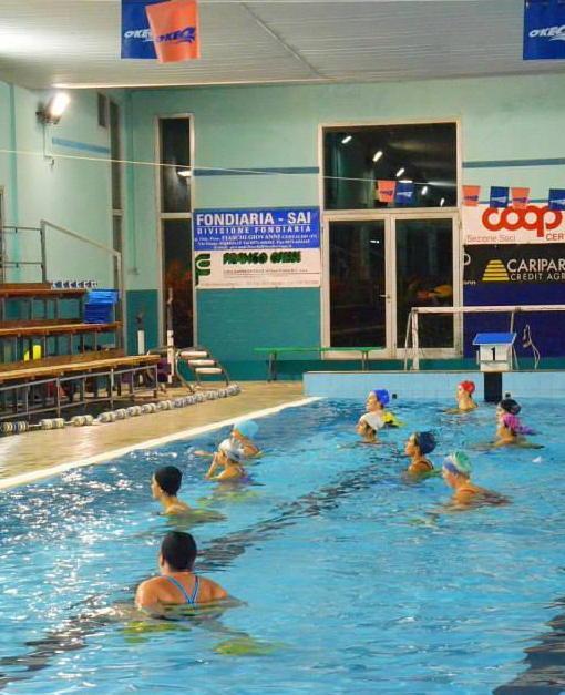 Filtra acqua dal tetto della piscina,  al via i lavori nell’area vasche 