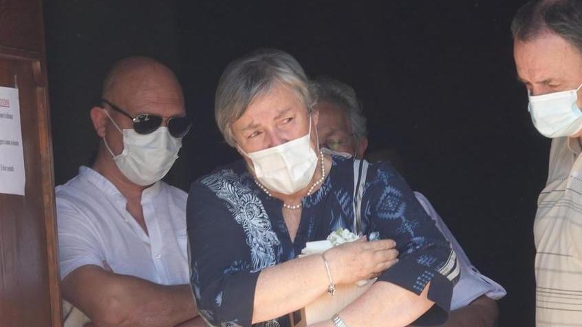 Lacrime a Capalbio per l’ultimo saluto a Miriam Segato «Il pianto della fede»