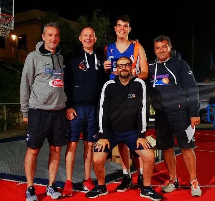 In cento al camp di basket al Giglio «Tornati a giocare, c’era bisogno»