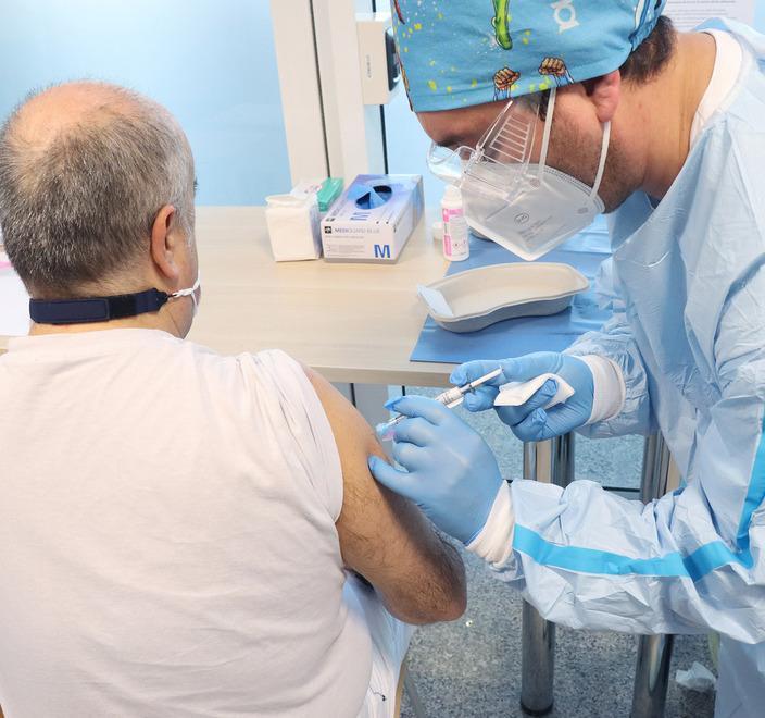 Poche dosi, resta congelato il progetto del centro vaccinale
