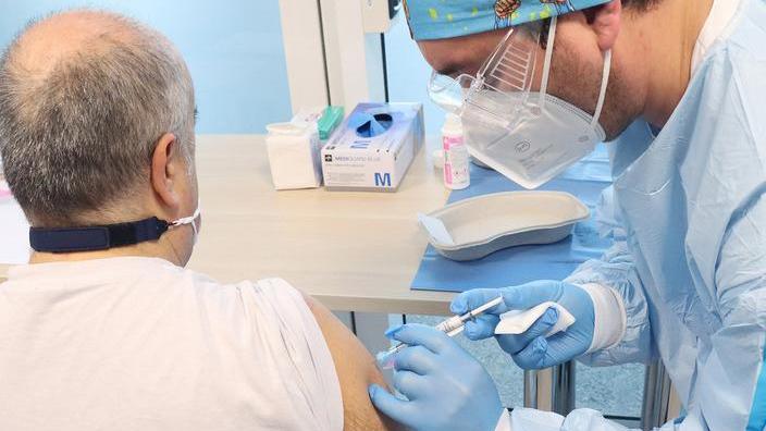 Poche dosi, resta congelato il progetto del centro vaccinale