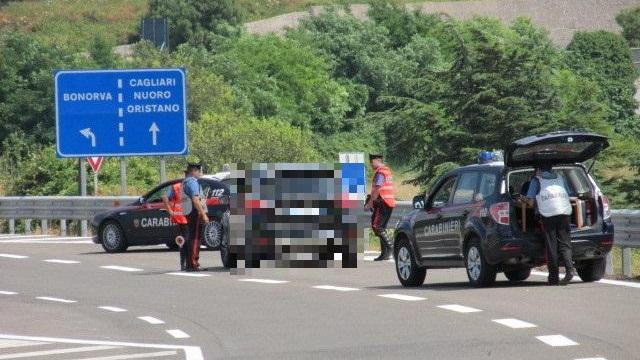 Spara contro l'auto che lo sorpassa sulla 131, sassarese bloccato a Cagliari dopo ore di ricerche