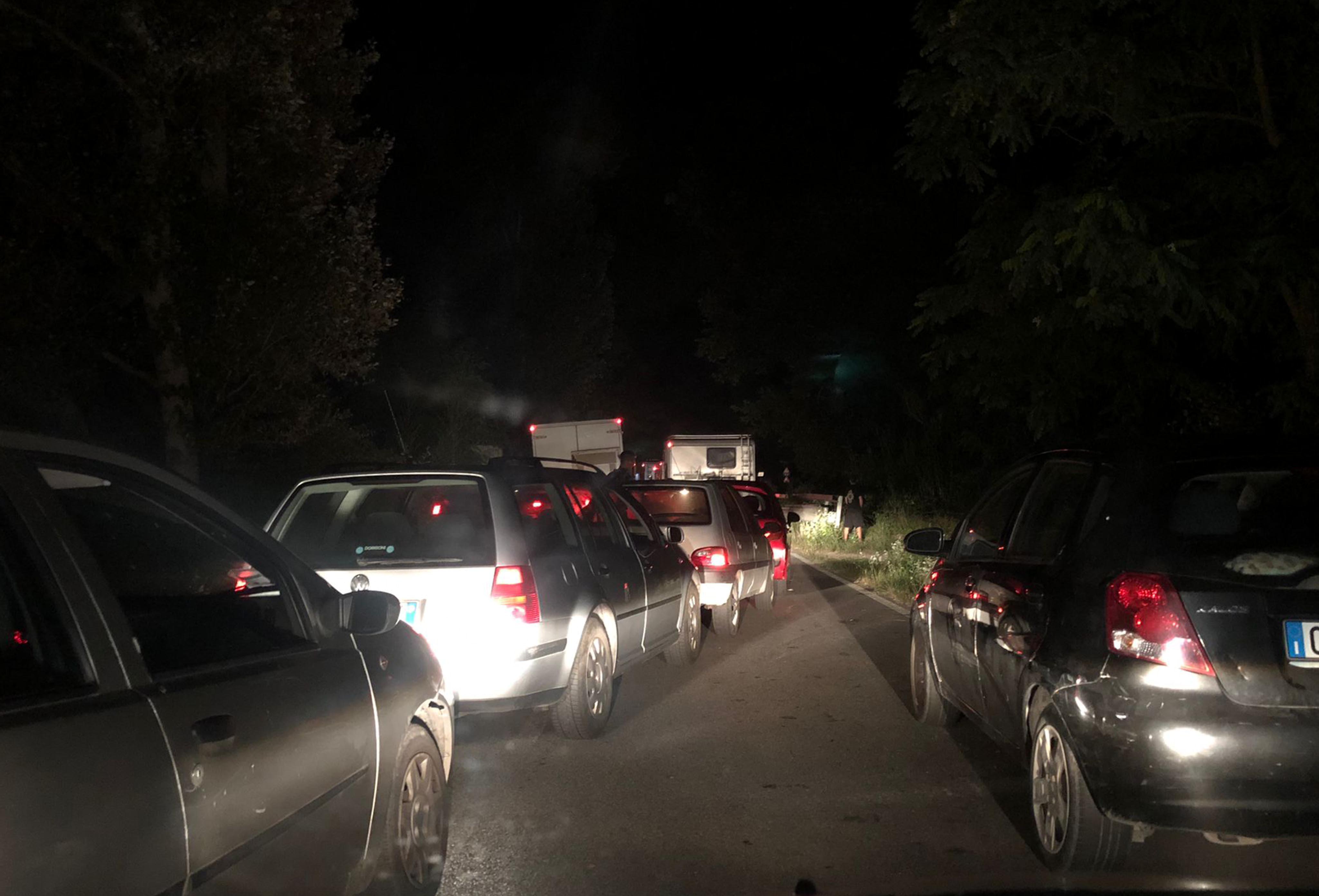 La fila di auto lungo la strada provinciale Valdinievole Nord per raggiungere Tavolaia