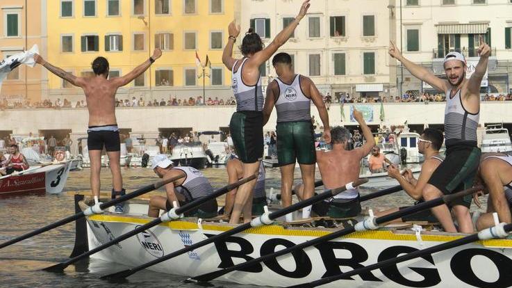 Coppa Risi'atori, Borgo vince la maratona del mare dopo il duello con Venezia, eterno rivale - Il racconto