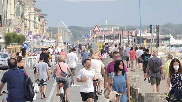 Torna il turismo anni Settanta, affitti anche di due mesi