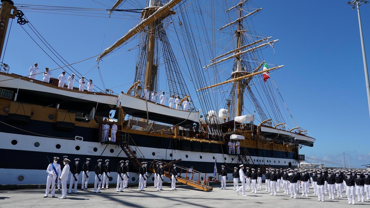 Su nave Amerigo Vespucci, signora di 90 anni: «Tutti a bordo, sarà un’esperienza indimenticabile» - I video
