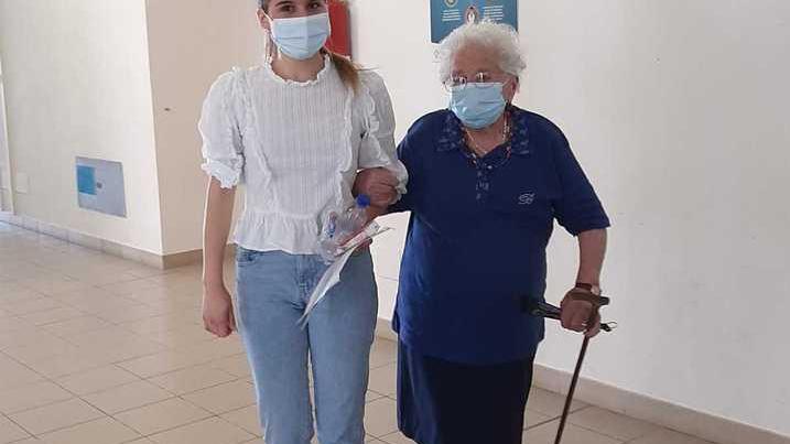 La bisnonna Aladina a 97 anni non si perde l’esame della nipote