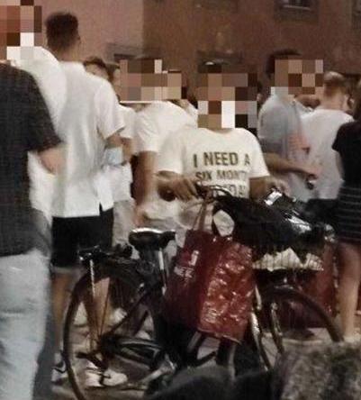 Venditore abusivo di alcolici prova a fuggire: denunciato 