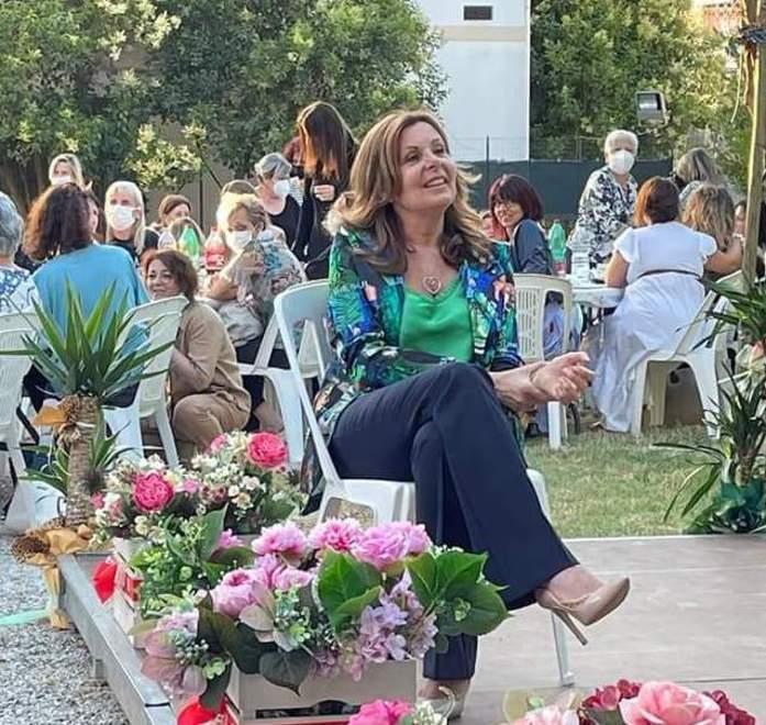 Festa per la preside che saluta dopo 24 anni «Grazie Fucecchio, mi hai fatto sentire a casa»