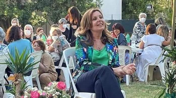 Festa per la preside che saluta dopo 24 anni «Grazie Fucecchio, mi hai fatto sentire a casa»