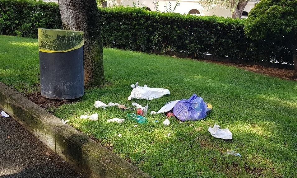 Incivili in azione al Parco Cecchini