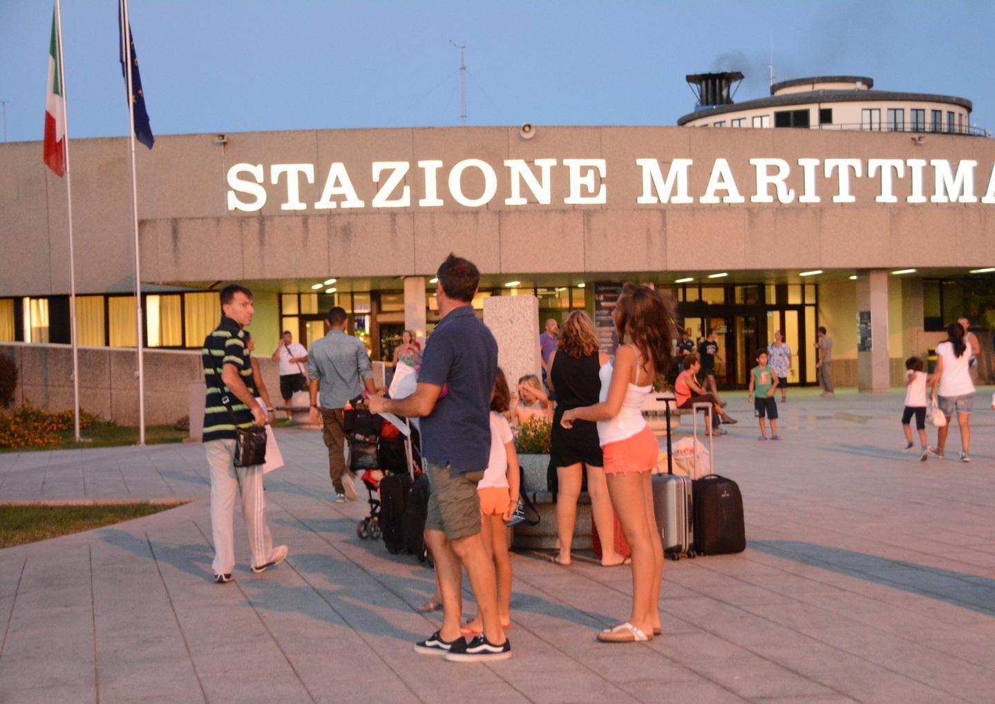 Caro traghetti, la difesa: «I prezzi li fa il mercato» 